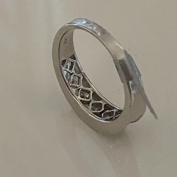 TRIPLE ROW PRINCESS CUT RING WHITE GOLD R050
